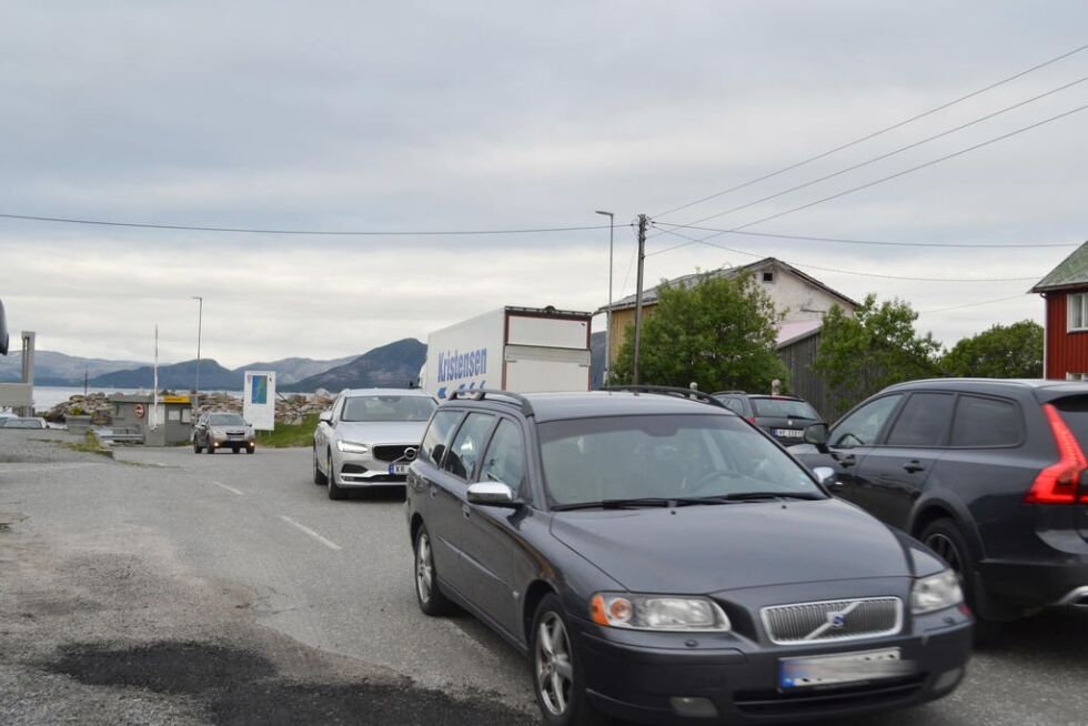 Trafikkutfordringene på Holm ferjeleie er krevende og trafikkfarlig.
 Foto: Fredrik Haugerøy