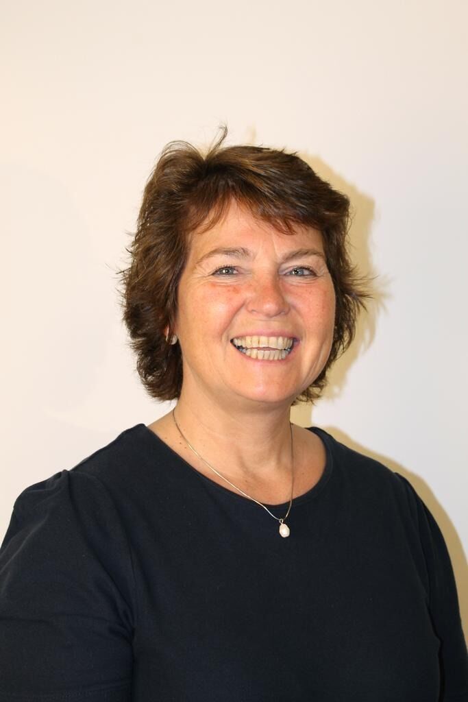 Marit Flak Stovner slutter som rektor ved Ytre Namdal videregående skole for å begynne i en tilsvarende stilling ved Charlottenlund videregående skole i Trondheim.
 Foto: Trøndelag Fylkeskommune.