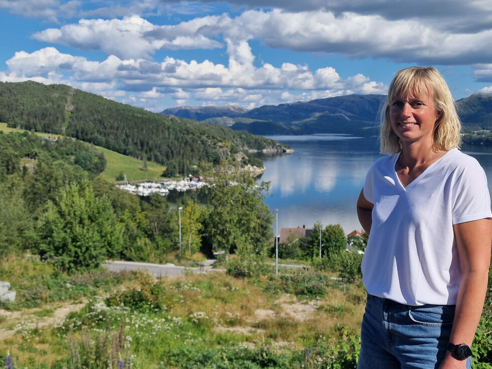 Ragnhild Melgård Wendelbo står foran selve Brækkabakkan.
 Foto: Frank Jenssen.