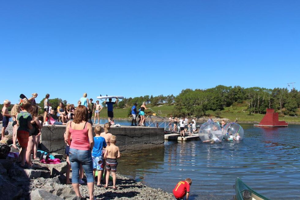 Det var et yrende liv nede ved sjøen da vannaktivitene startet.