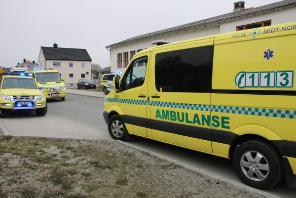 Flaske eksplodert - fire gutter skadet