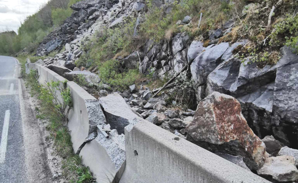 Muren har fått skade etter steinraset.
 Foto: Privat