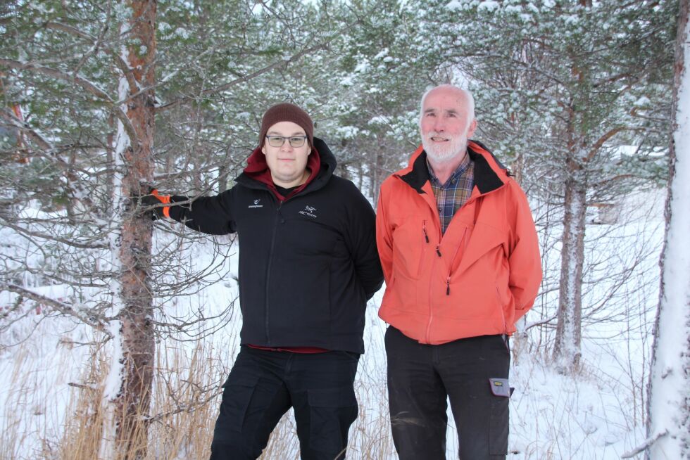 Nils Magnus Nilssen og Steinar Skarstad har sammen forberedt tilbakeblikket på historien om tømmerfløting i Åbjøravassdraget.
 Foto: Hild Dagslott