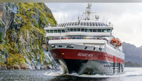 Hurtigruten Norges første hybridskip kommer til Rørvik lørdag kveld