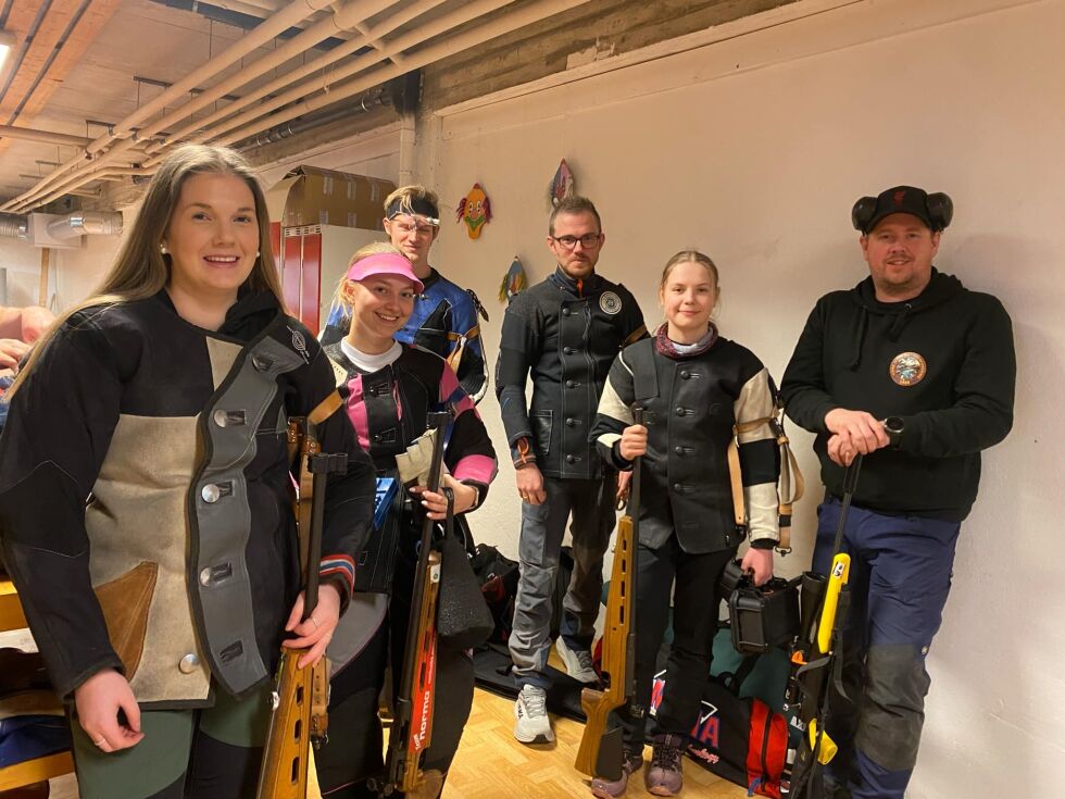 Tea Valø, Dina Bratland, Sondre Strøm Hushagen, Tom Roald Valø, Hannah Johansen og Rolf Johansen fra Vikna skytterlag.
 Foto: Knut Arne Valø