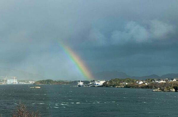 Liten storm og snøskredfare