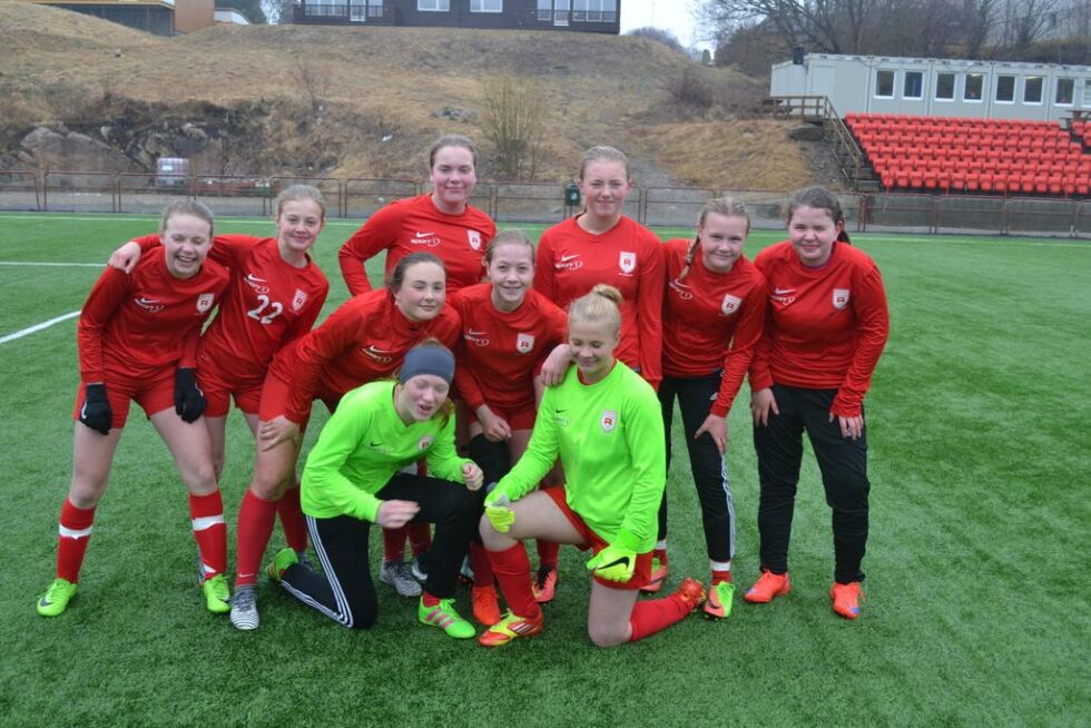 Rørvik J14 endte opp som vinnere av småjentefinalen under Kystbycupen. Noe de var veldig fornøyde med.