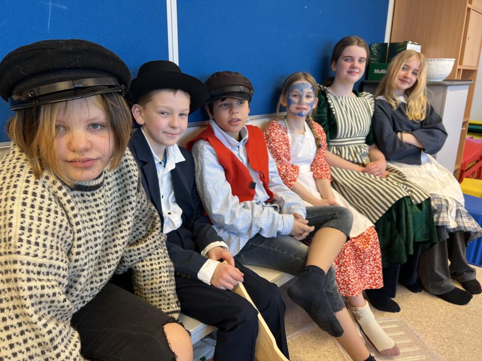 Maria Nubdal, Ulrik Arnøy, Oddmunn Nubdal, Julie Horsberg, Benedicte Moe og Evelina Grande er blant elevene som spiller i stykket om Emil fra Lønneberget.
