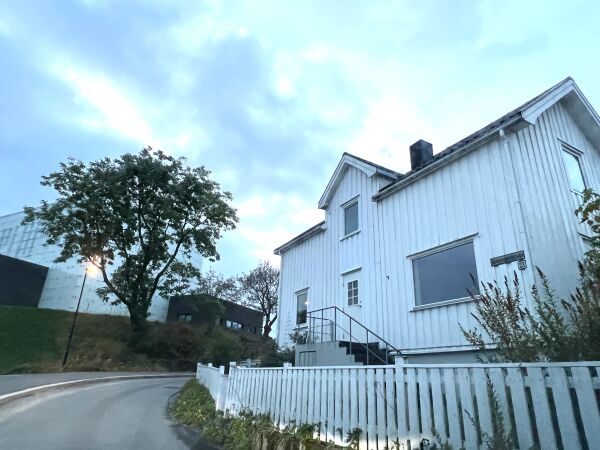 Nærøysund kommune har kjøpt dette huset fra 1895 i Rørvik