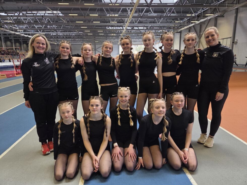 Bakerst fv trener Maria Sinkaberg-Johnsen, Josefine Bakken, Oline Vågø Williksen, Leah Knapstad Holm, Eva Holthe, Elise Bergh Johansen, Mia Hatland Strandquist, Sofie Bergh Johansen og Ingrid Bergh. 

Fremst fra venstre Svanhild Hartvigsen, Una Sinkaberg-Johnsen, Lea Hatland Strandquist, Mathilde Emilie Aspli og Charlotte Holm.
 Foto: privat