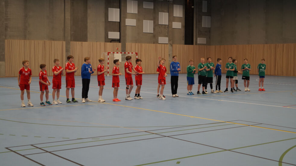 Rørvik G12 klar for dyst mot Skogn/Frol 2, en kamp guttene fra Rørvik vant 25-18.
 Foto: Andreas Gatare Øvergård