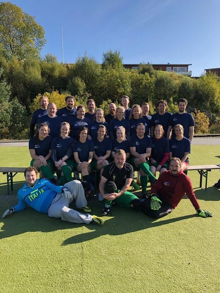 Nærøy og Vikna kommune stilte hvert sitt lag under Nærøysundcupen. De skal etter hvert melde på Nærøysund kommune som et lag i grendeserien.