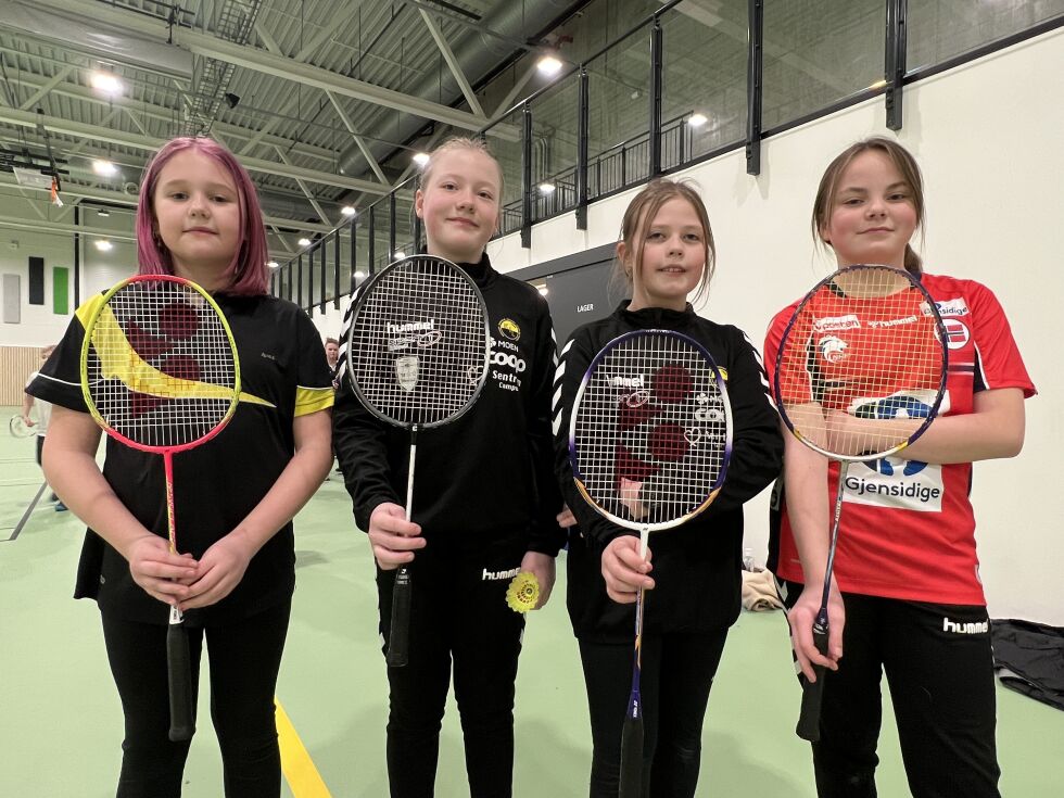 Thea Lauten, Ingrid Rosenvinge, Alma Lauritzen og Linnea Blavik synes badminton er kjempeartig.
 Foto: Lillian Lyngstad
