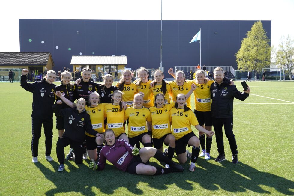 Fornøyd gjeng med årets femte seier.
 Foto: Johan Olav Finseth