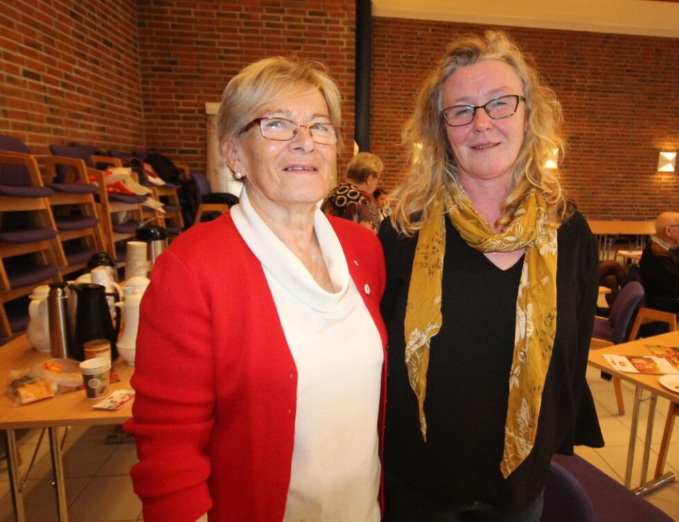 Helga Moen fra demensforeninga i Nærøy sammen med Gunn Eva Myren fra Nor Universitet.