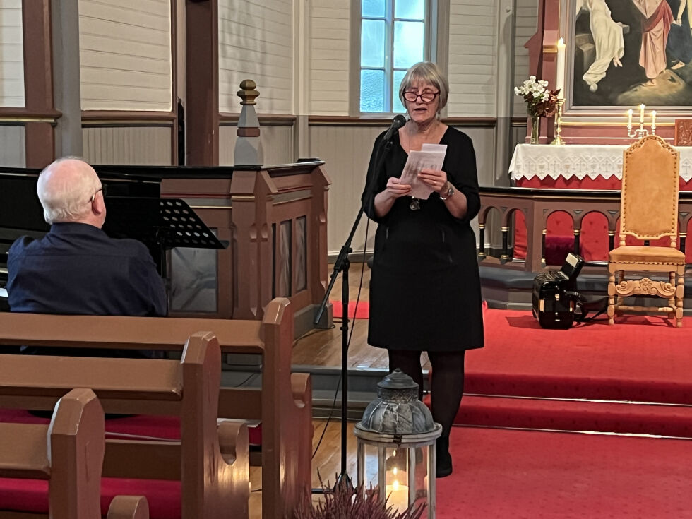 Helene Moe ledet konserten.
 Foto: Lillian Lyngstad