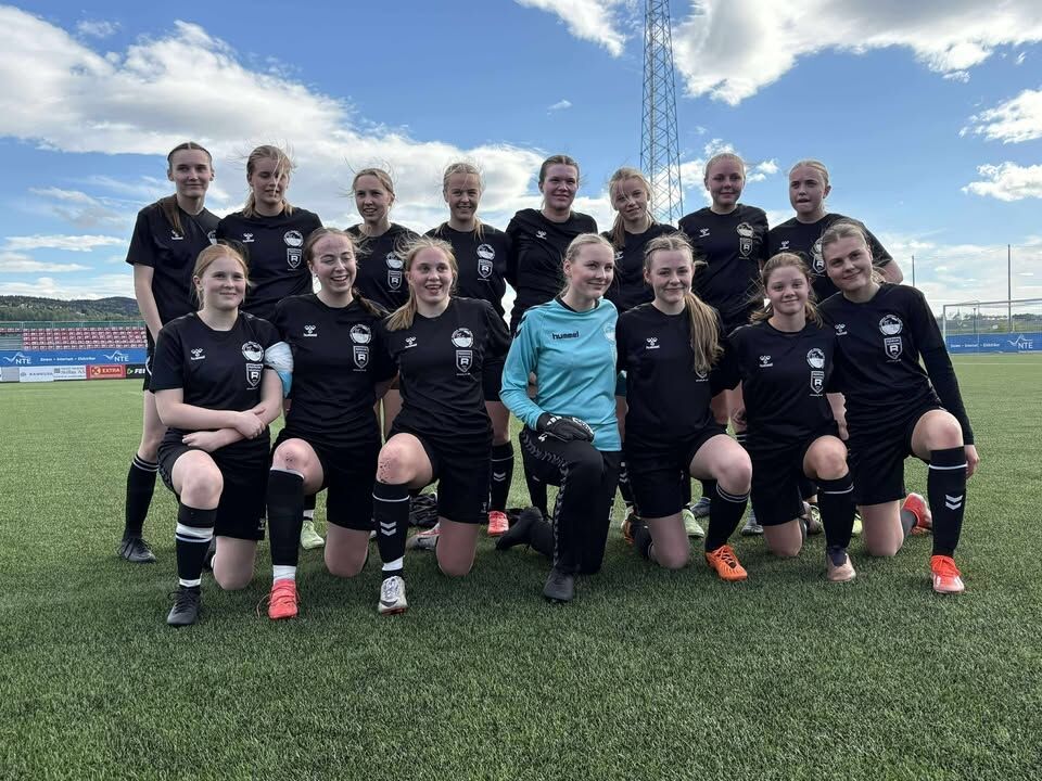 Rørviks Jenter 17-lag.
 Foto: Privat