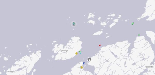 Tre reddet da oppdrettsbåt sank nord for Gjerdinga