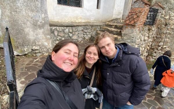 Sterke inntrykk for Aurora (22) fra Rørvik som lærer om helsearbeid i Romania