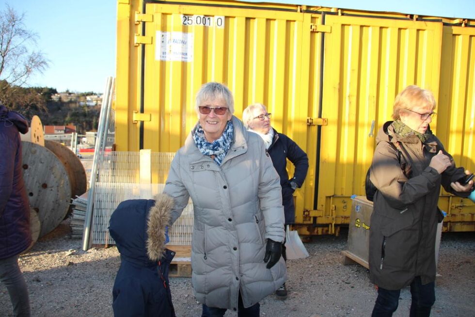 Leder av Vikna sanitetsforening Bente Moe Forås er imponert over det nye kirkebygget.