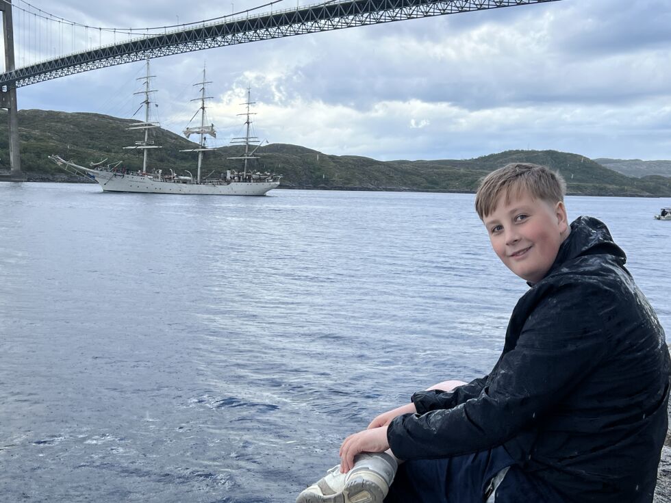 Didrik ventet på å få et glimt av seiskuta som han seilte med som 11-åring.