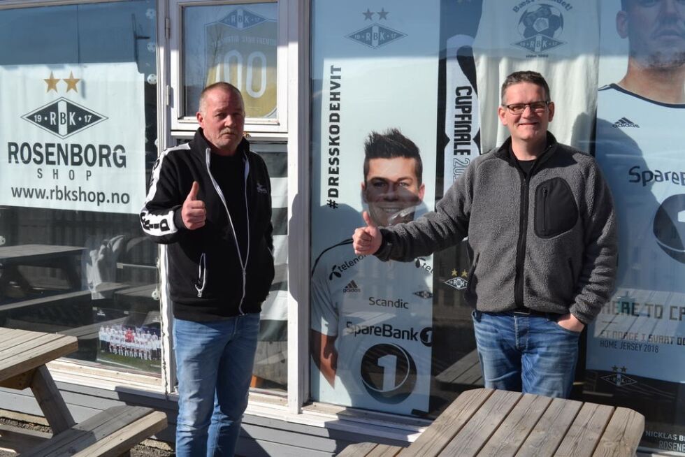 Terje Toftesund og Tor Morten Rosenvinge fra Rosenborg-supporterne Ytre Namdal syntes det var kjempeartig at favorittlaget deres kommer til Rørvik stadion.