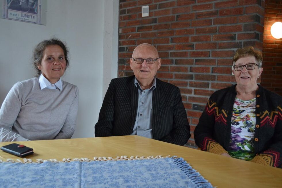 Fra venstre: Marit Pedersen, Johannes Sandstad og Mildrid Finnehaug. De jobber i helse og sosialkomiteen i Nærøy kommune, og ønsker at folk kommer på dialogmøte nå på mandag.
