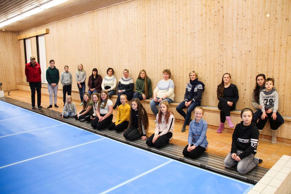 Små og store møtte fram da det ble innbudt til folkemøte om bassenget i desember 2020.
 Foto: arkivfoto Hild Dagslott